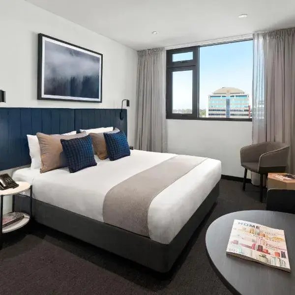 Quest Penrith to Sydney Airport (SYD) premium and luxurious chauffeur service