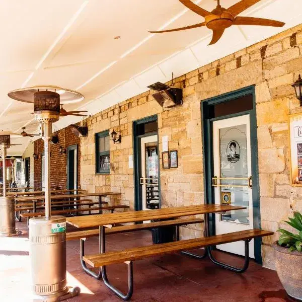 George IV Inn to Sydney Airport (SYD) premium and luxurious chauffeur service