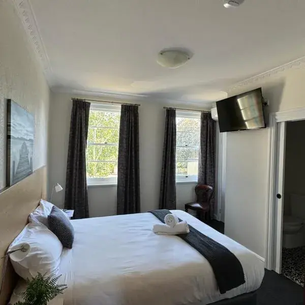 Royal Mail Hotel Whittlesea to Melbourne Airport premium and luxurious chauffeur service