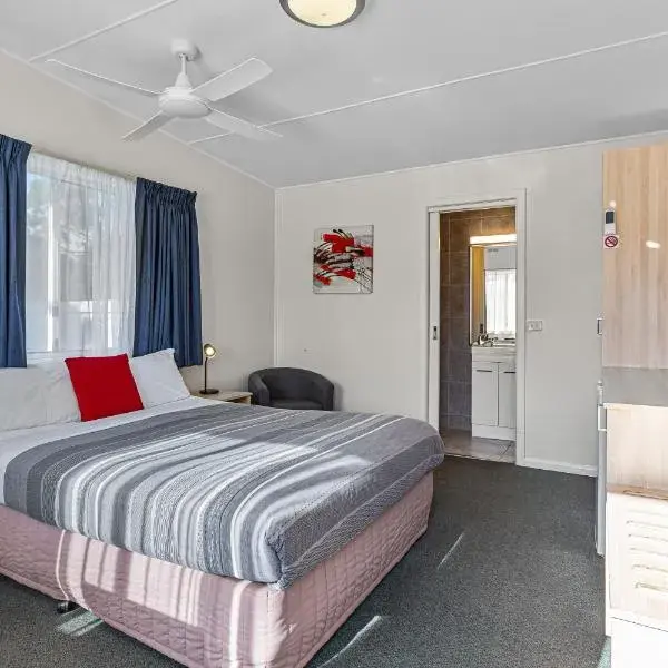Beachcomber Motel & Apartments to Melbourne Airport premium and luxurious chauffeur service