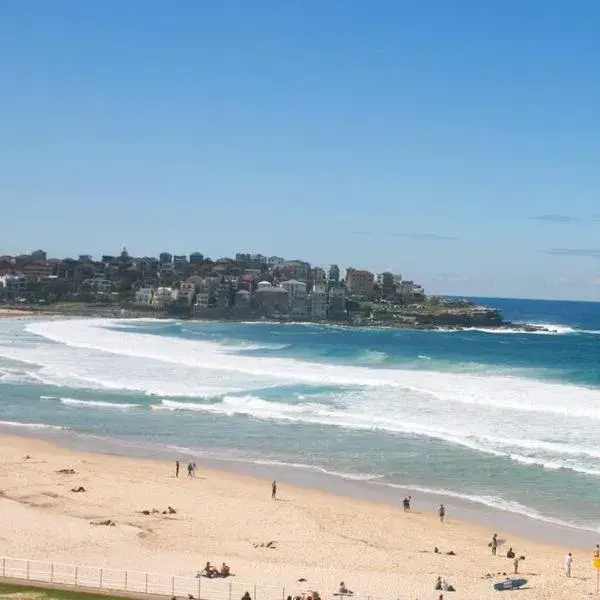 Bondi 38 Serviced Apartments to Sydney Airport (SYD) premium and luxurious chauffeur service