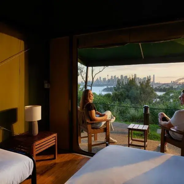 Roar And Snore to Sydney Airport (SYD) premium and luxurious chauffeur service