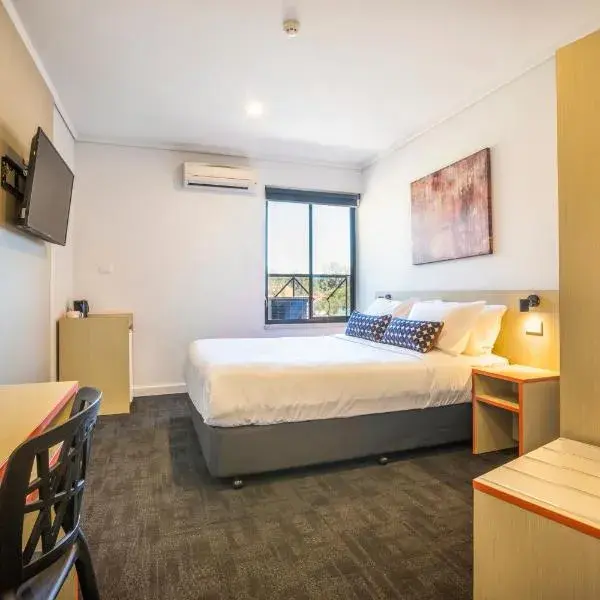 Nightcap at Rose & Crown Hotel to Adelaide Airport (ADL) premium and luxurious chauffeur service