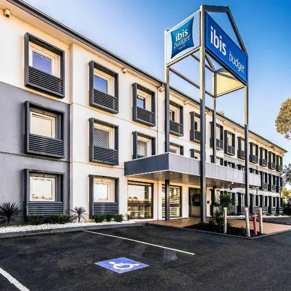 ibis Budget - Campbelltown to Sydney Airport (SYD) premium and luxurious chauffeur service