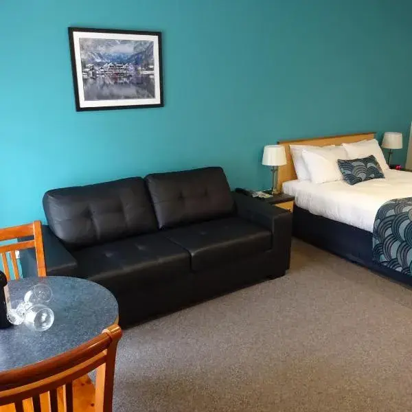 Victoria Lodge Motor Inn & Apartments to Melbourne Airport premium and luxurious chauffeur service