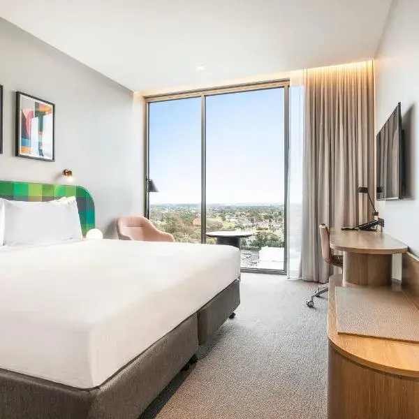 Holiday Inn Werribee by IHG to Melbourne Airport premium and luxurious chauffeur service