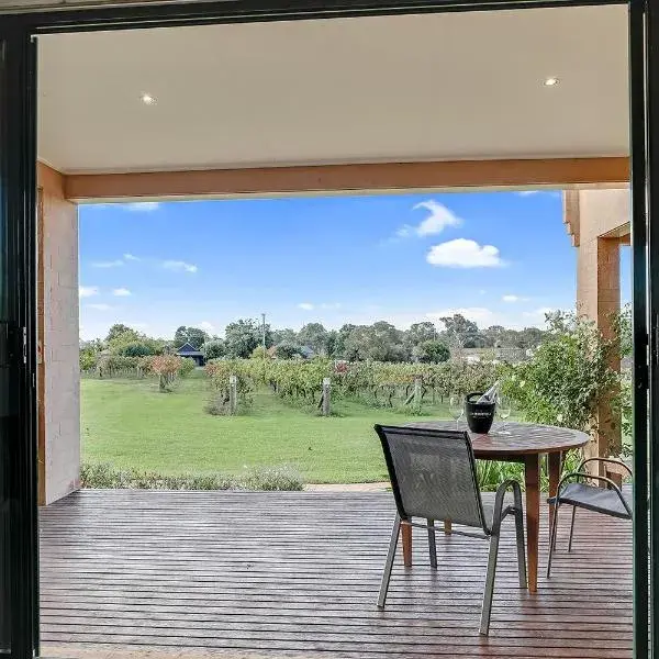 Tuileries at De Bortoli Rutherglen to Melbourne Airport premium and luxurious chauffeur service