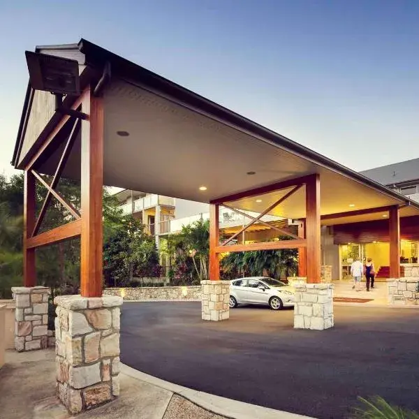Mercure Clear Mountain Lodge to Brisbane Airport (BNE) premium and luxurious chauffeur service