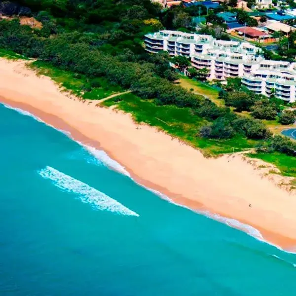 Surfside On The Beach to Brisbane Airport (BNE) premium and luxurious chauffeur service