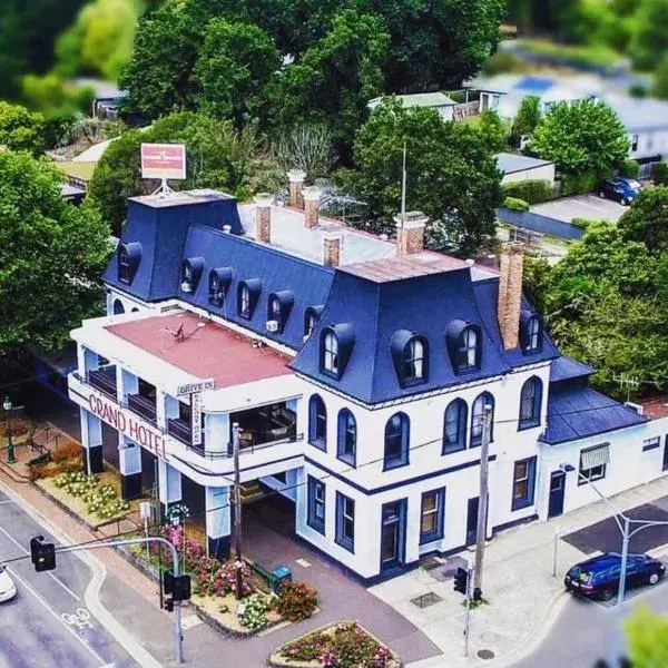 Grand Hotel Healesville to Melbourne Airport premium and luxurious chauffeur service