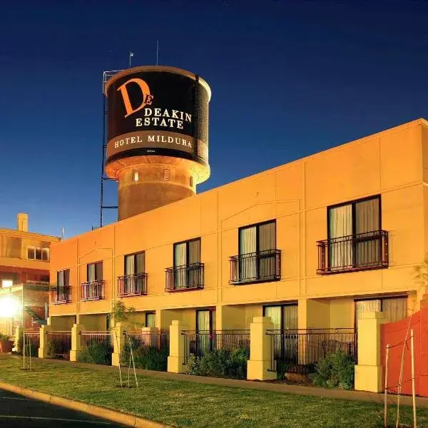 Mercure Hotel Mildura to Melbourne Airport premium and luxurious chauffeur service