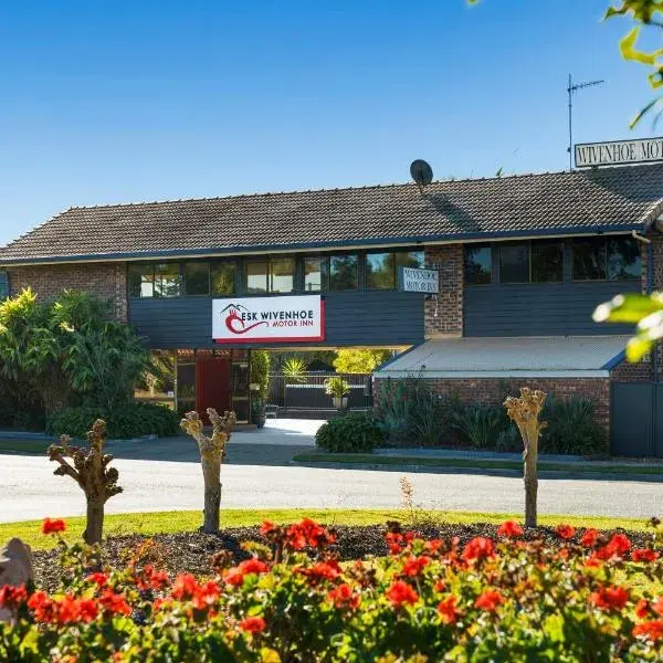 Esk Wivenhoe Motor Inn to Brisbane Airport (BNE) premium and luxurious chauffeur service