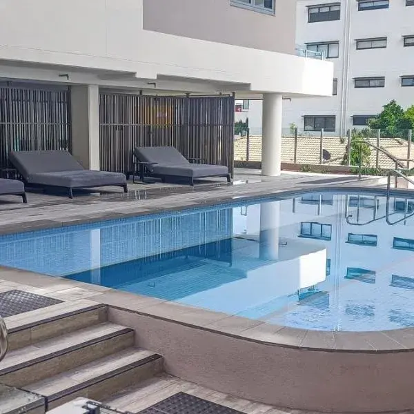 Lowanna Beach Resort Kawana to Brisbane Airport (BNE) premium and luxurious chauffeur service