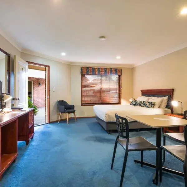 Nightcap at Federal Hotel Toowoomba to Brisbane Airport (BNE) premium and luxurious chauffeur service