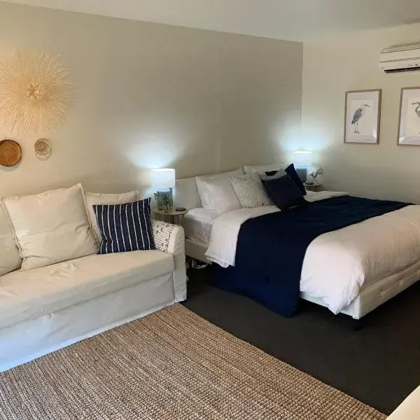 Lorne Studio Apartment to Melbourne Airport premium and luxurious chauffeur service