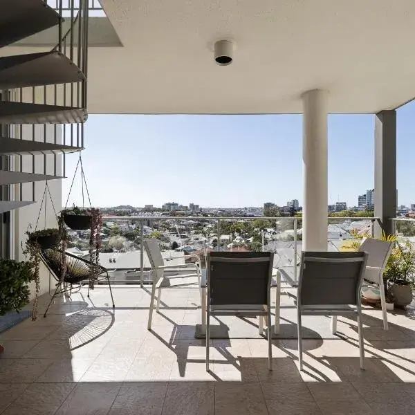 Trilogy Residences Brisbane to Brisbane Airport (BNE) premium and luxurious chauffeur service