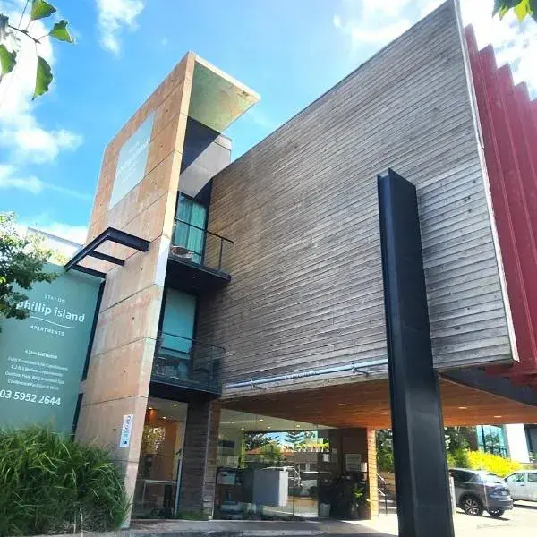 Phillip Island Apartments to Melbourne Airport premium and luxurious chauffeur service