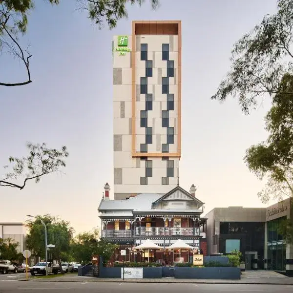 Holiday Inn West Perth by IHG to Perth Airport (PER) premium and luxurious chauffeur service