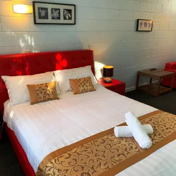 Gazebo Motor Inn - Strathmerton to Melbourne Airport premium and luxurious chauffeur service