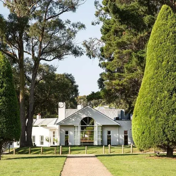Lancemore Lindenderry Red Hill to Melbourne Airport premium and luxurious chauffeur service