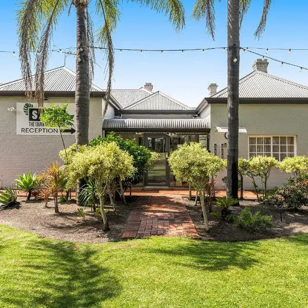 The Swan Valley Hotel to Perth Airport (PER) premium and luxurious chauffeur service