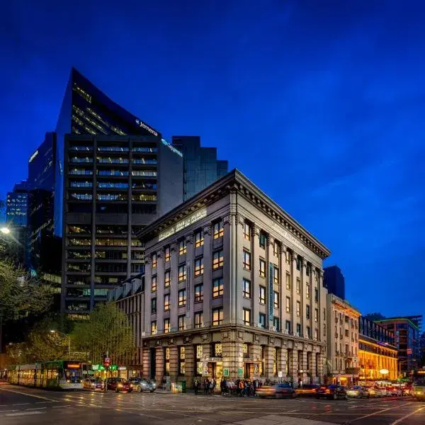 Batman's Hill on Collins to Melbourne Airport premium and luxurious chauffeur service