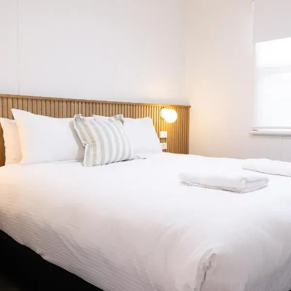 High Street Motel to Melbourne Airport premium and luxurious chauffeur service