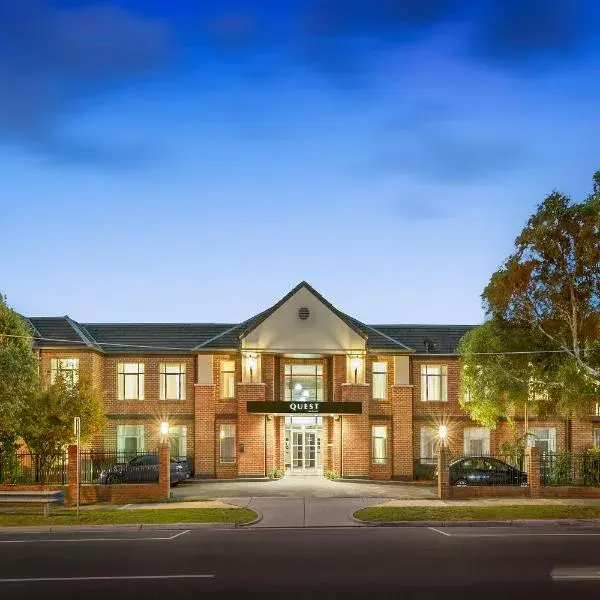 Quest Dandenong to Melbourne Airport premium and luxurious chauffeur service