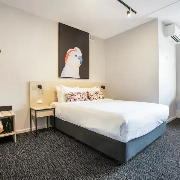 Nightcap at the Charles Hotel to Sydney Airport (SYD) premium and luxurious chauffeur service