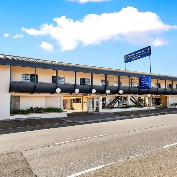 Comfort Inn & Suites Manhattan to Adelaide Airport (ADL) premium and luxurious chauffeur service