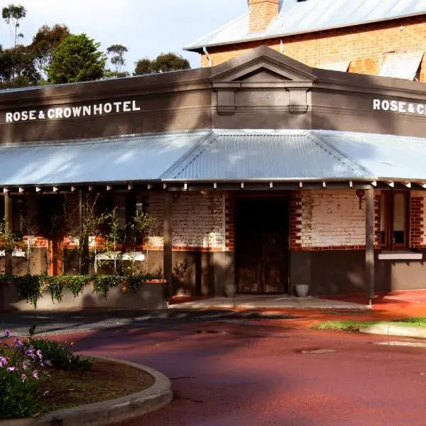 Rose & Crown Hotel to Perth Airport (PER) premium and luxurious chauffeur service