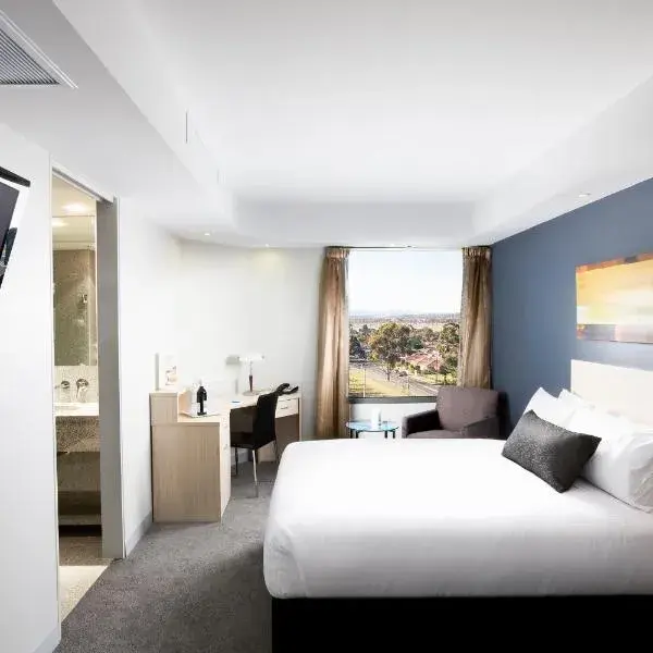 Mantra Melbourne Airport to Melbourne Airport premium and luxurious chauffeur service