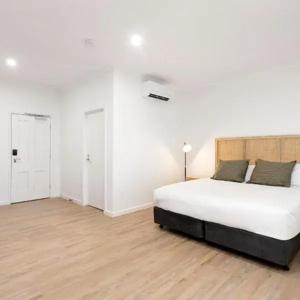 Grand Terminus Hotel to Melbourne Airport premium and luxurious chauffeur service