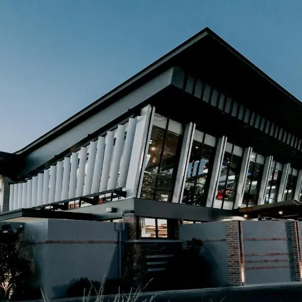 Highlander Hotel Bar Kitchen Rooftop to Adelaide Airport (ADL) premium and luxurious chauffeur service