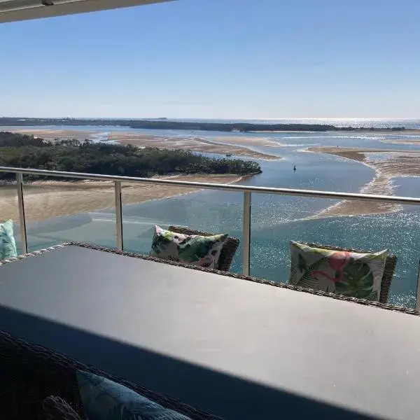 Waves Maroochy River to Brisbane Airport (BNE) premium and luxurious chauffeur service