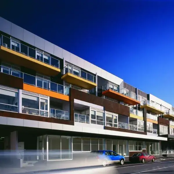 St Kilda Central Apartments to Melbourne Airport premium and luxurious chauffeur service