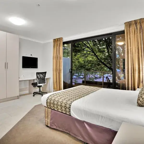 Carlton Lygon Lodge - Close to Melbourne Uni to Melbourne Airport premium and luxurious chauffeur service