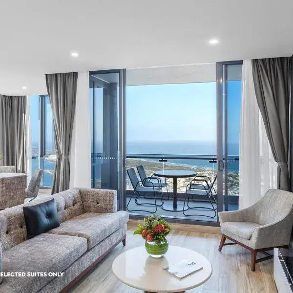 Meriton Suites Southport to Brisbane Airport (BNE) premium and luxurious chauffeur service