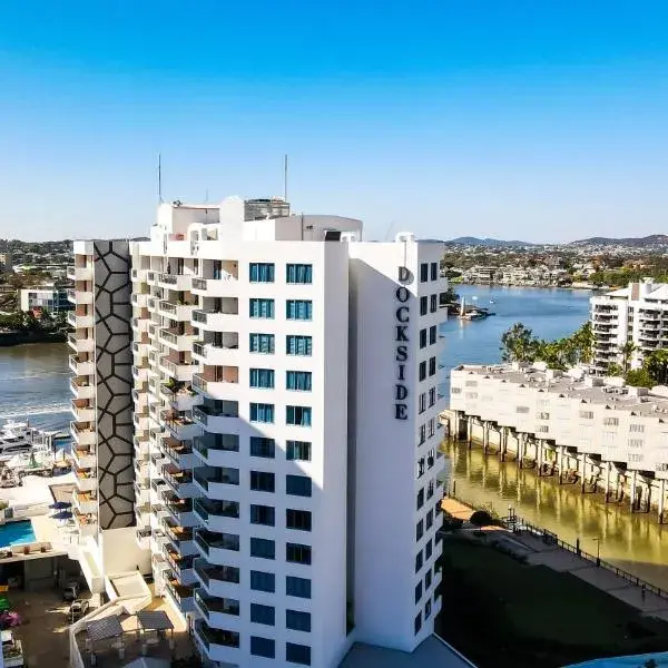 Dockside Brisbane to Brisbane Airport (BNE) premium and luxurious chauffeur service