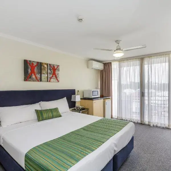 The Wellington Apartment Hotel to Brisbane Airport (BNE) premium and luxurious chauffeur service