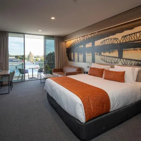Bridgeport Hotel to Adelaide Airport (ADL) premium and luxurious chauffeur service