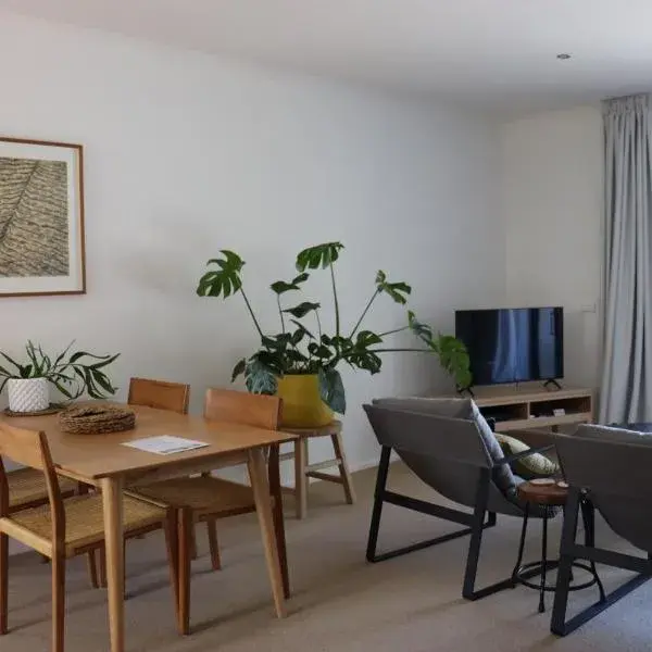 Lorne Surf Apartments to Melbourne Airport premium and luxurious chauffeur service