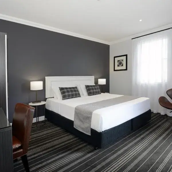 Perouse Randwick by Sydney Lodges to Sydney Airport (SYD) premium and luxurious chauffeur service