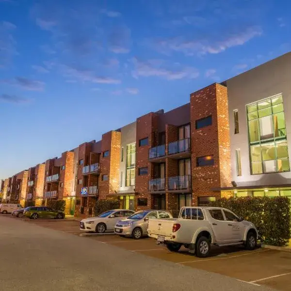Perth Ascot Central Apartment Hotel Official to Perth Airport (PER) premium and luxurious chauffeur service