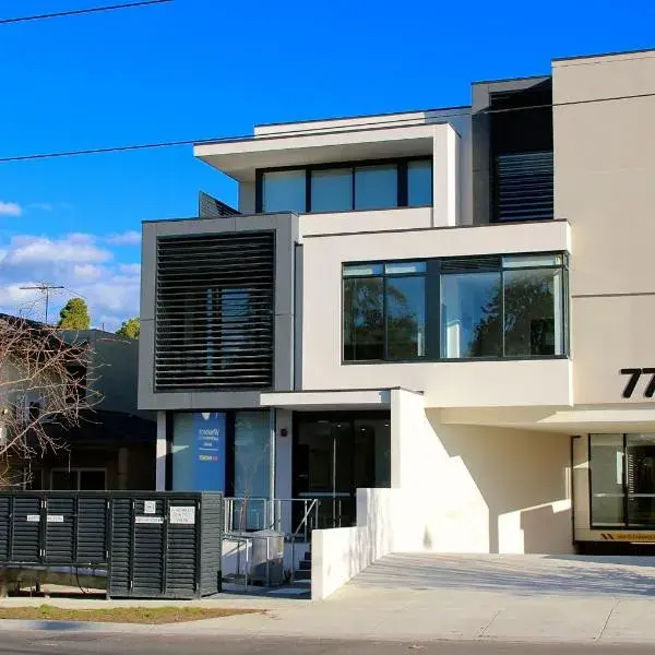 Whitehorse Apartments Hotel to Melbourne Airport premium and luxurious chauffeur service