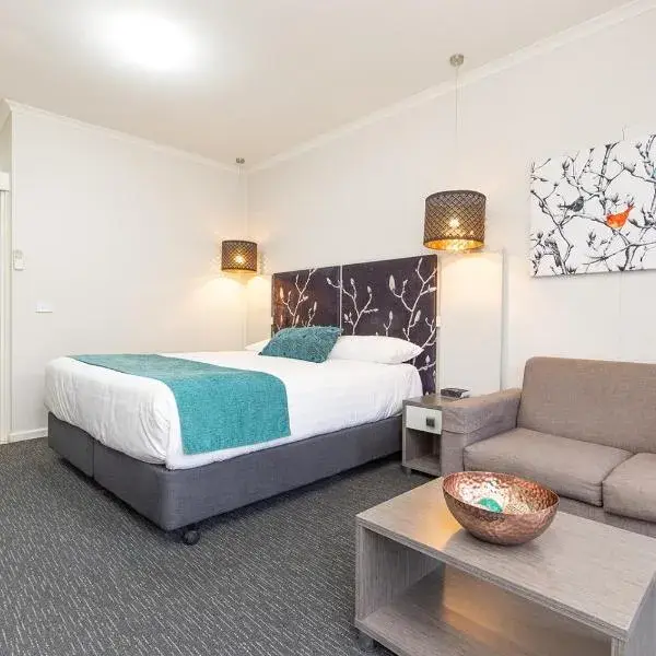 Comfort Inn Deakin Palms to Melbourne Airport premium and luxurious chauffeur service