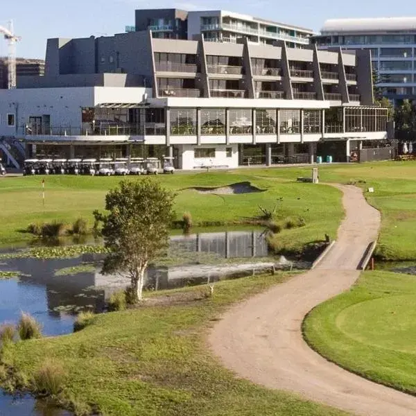 Best Western City Sands to Sydney Airport (SYD) premium and luxurious chauffeur service