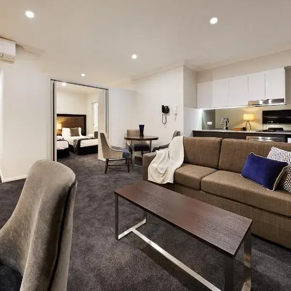 Attika Hotel to Perth Airport (PER) premium and luxurious chauffeur service