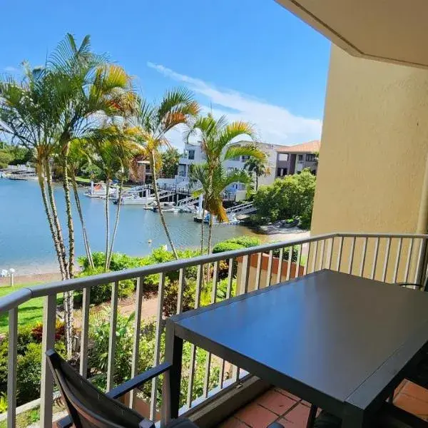 Bayview Waters Apartments to Brisbane Airport (BNE) premium and luxurious chauffeur service