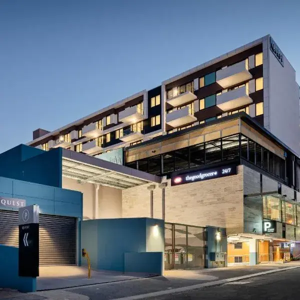 Quest South Perth Foreshore to Perth Airport (PER) premium and luxurious chauffeur service